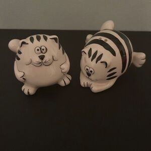 Cute Cat Salt and Pepper Shakers